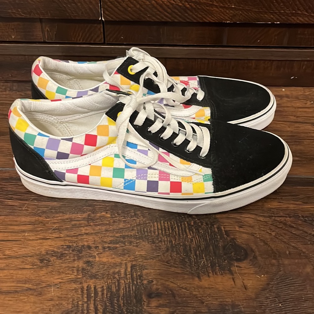 Vans Off The Wall Old Skool Rainbow Checkered Men's 12. Excellent condition.